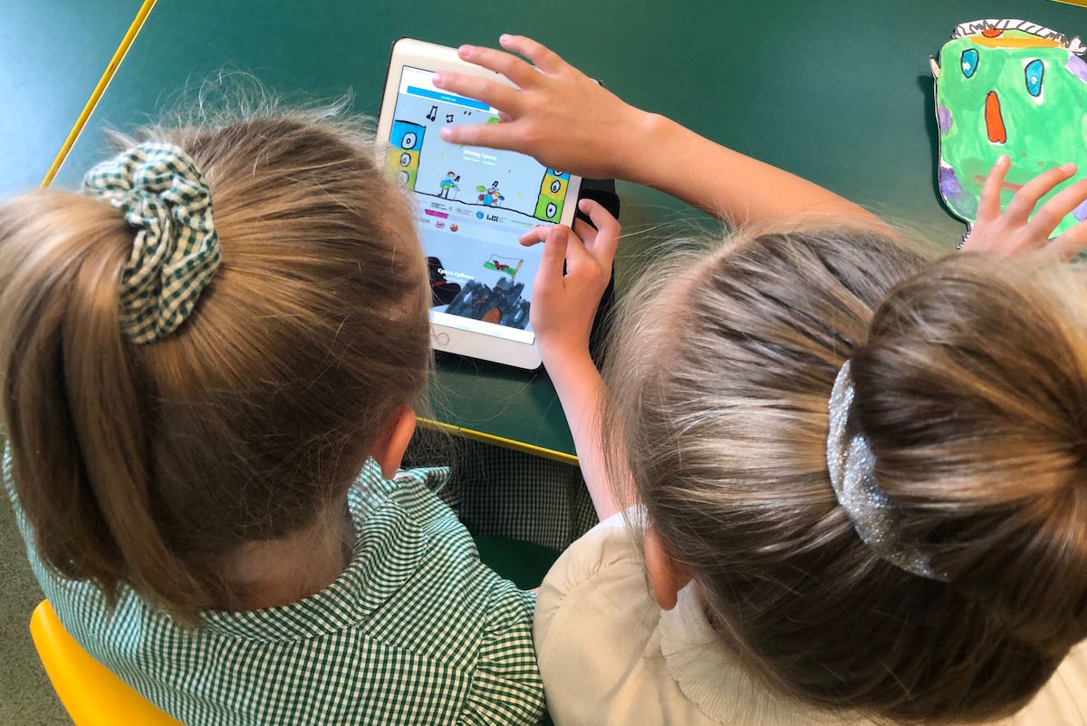 A leap of imagination: social reading experiments in Welsh schools